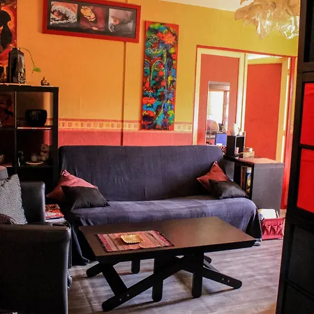 Le Chateau بيت شباب *