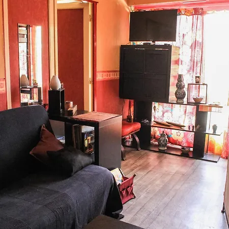 Le Chateau بيت شباب *